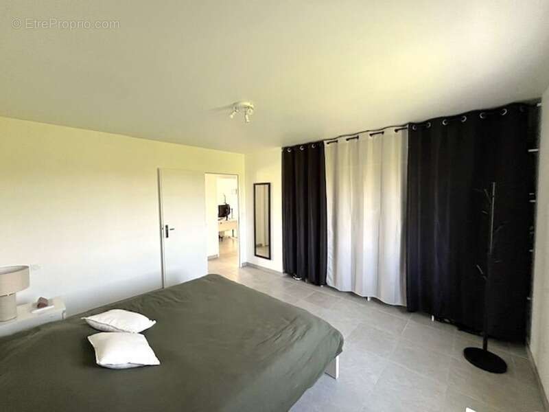 Maison à SAINT-JEAN-D'ANGELY