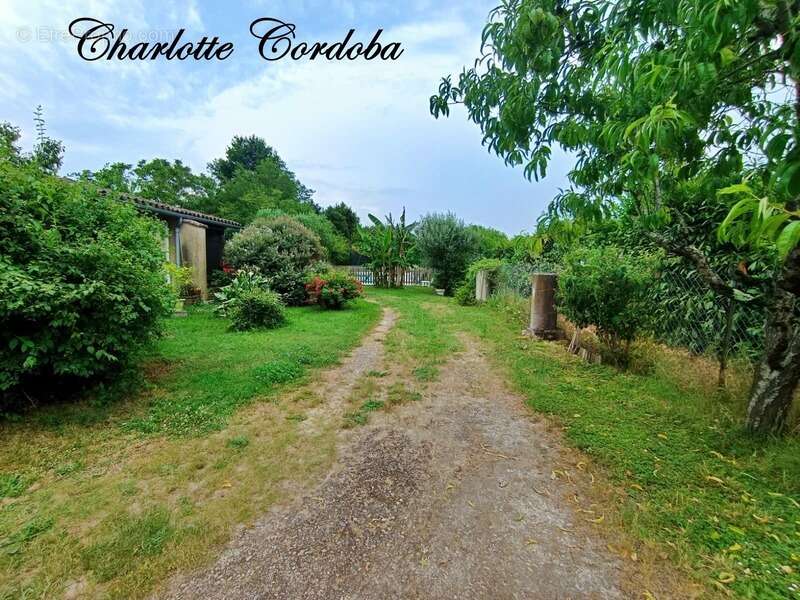 Maison à FEUGAROLLES