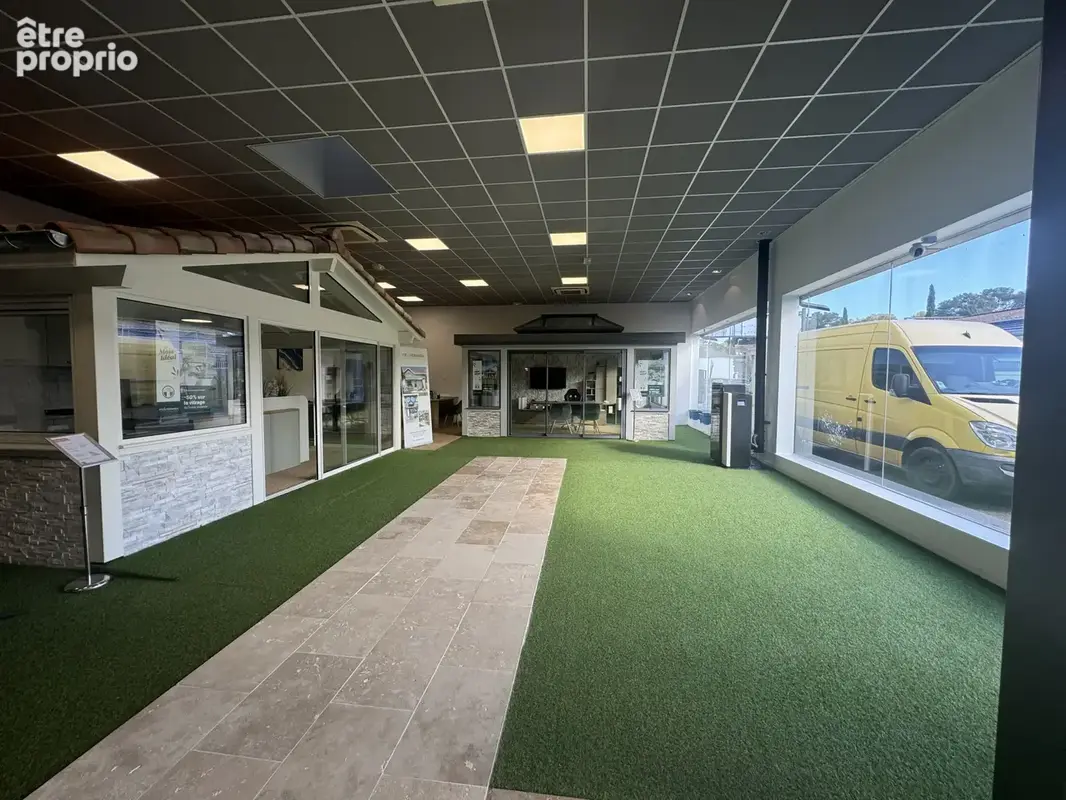 Local a vendre - 950 m2 - photo 2