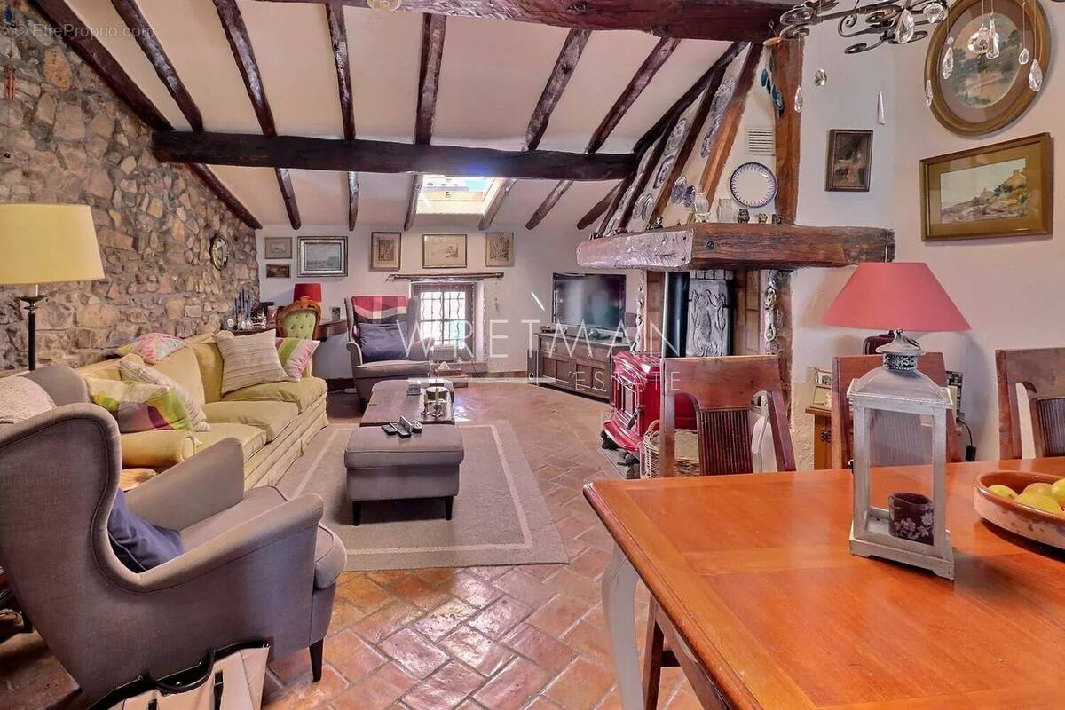 Maison à ROQUEBRUNE-SUR-ARGENS