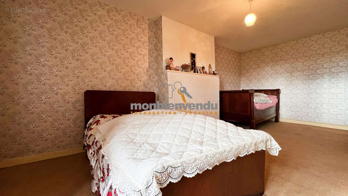 Maison à ROANNES-SAINT-MARY