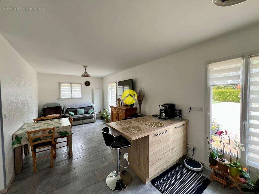 Maison à SAINT-AMAND-EN-PUISAYE