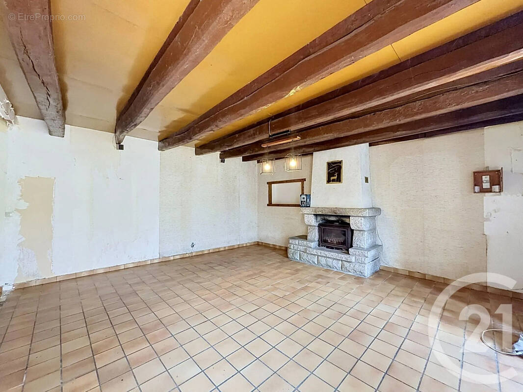 Maison à SAINT-VRAN