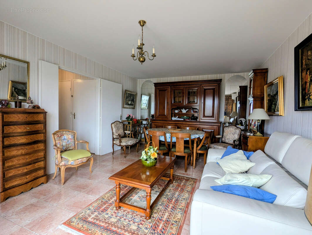 Appartement à BEAUCHAMP