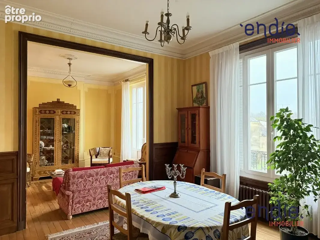 Appartement 5 pièces 139 m² à vendre à Moulins (03000) - photo 2