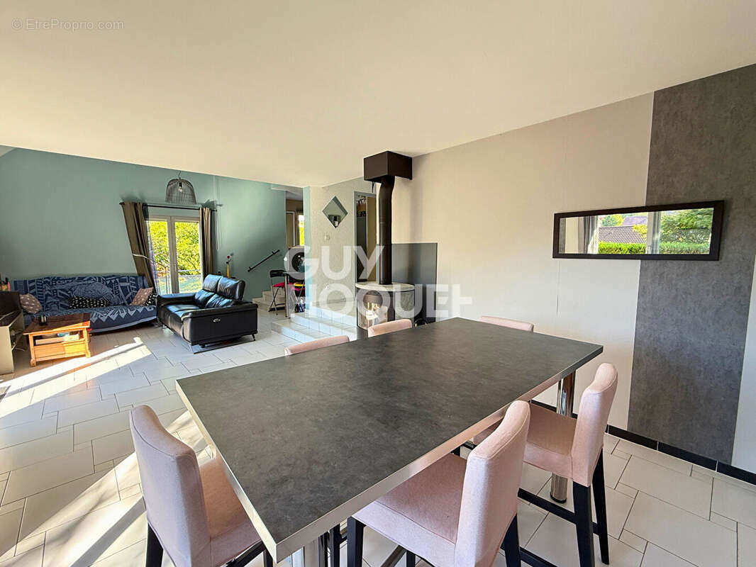 Maison à MISEREY-SALINES