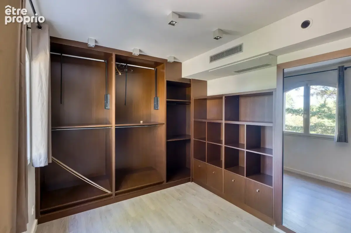 Proche commodités et calme pour cette maison climatisée avec piscine et s-sol complet - photo 9