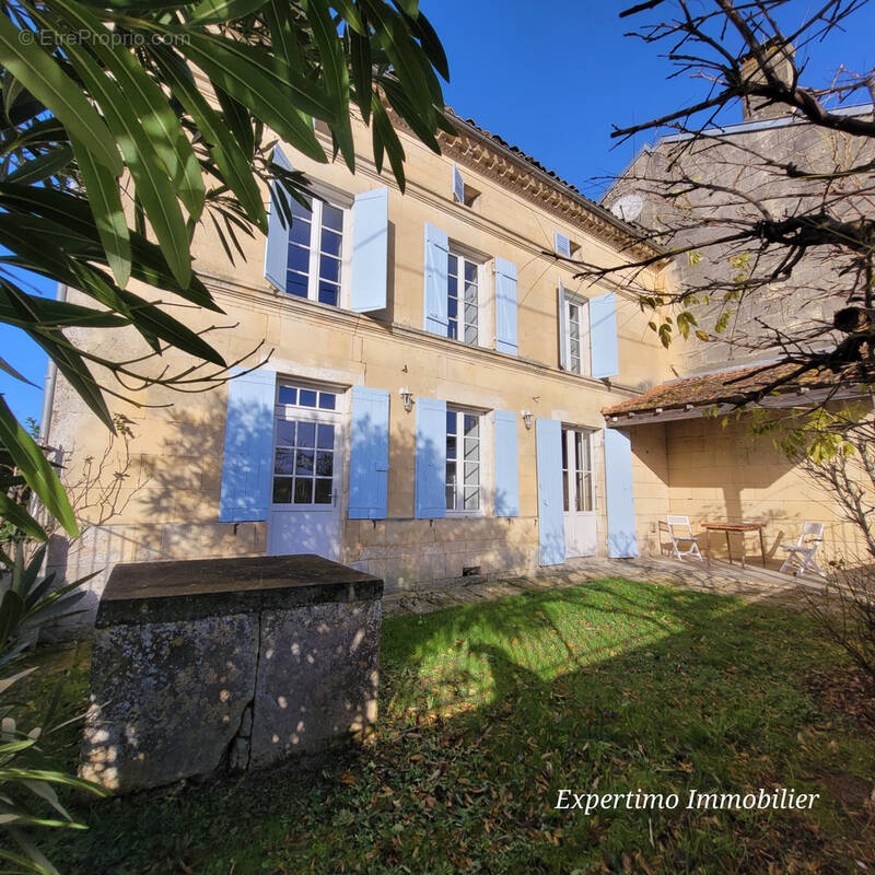 Maison à SAINT-GENIS-DE-SAINTONGE