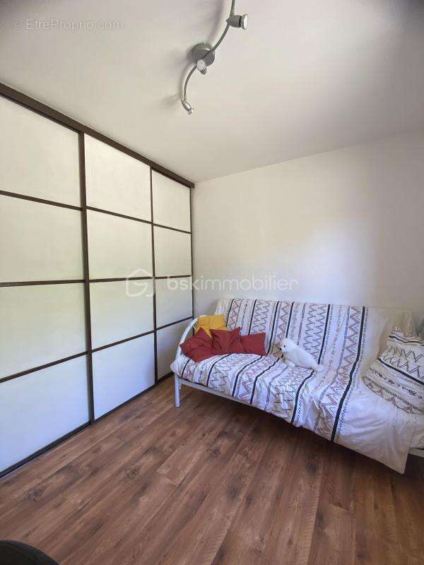 Maison familiale de plain-pied avec piscine sur près de 2000m2 de terrain - photo 16