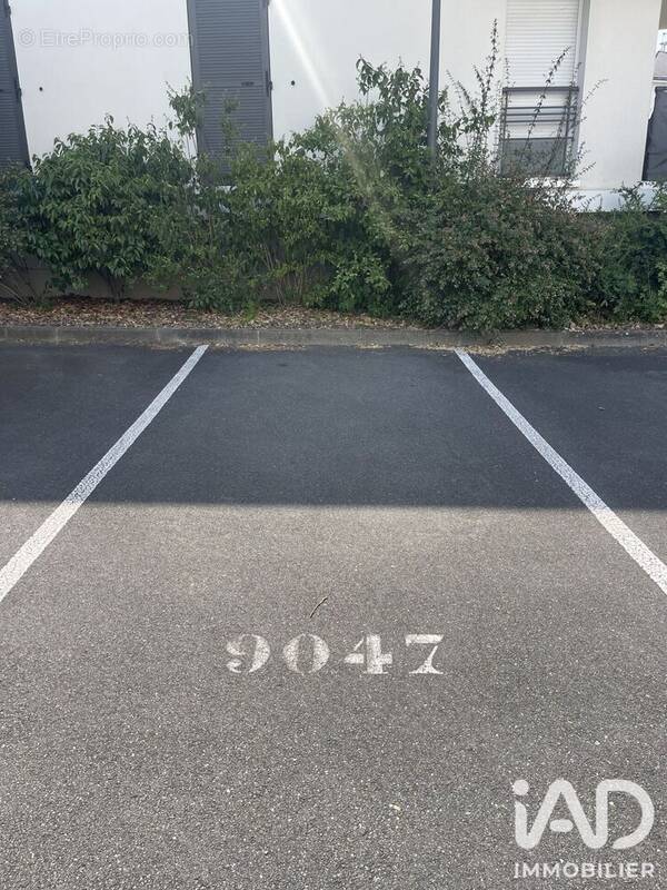 Photo 1 - Parking à VILLENEUVE-LE-ROI