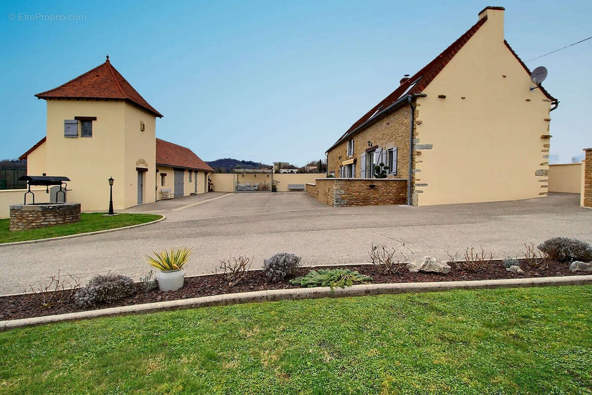 Maison à SAINT-MARCELIN-DE-CRAY