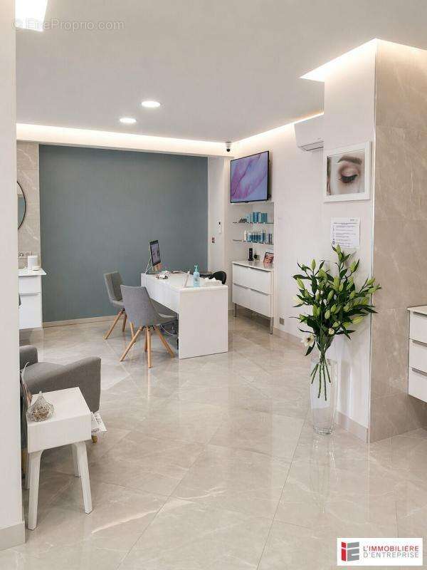 Local commercial a vendre - photo 5