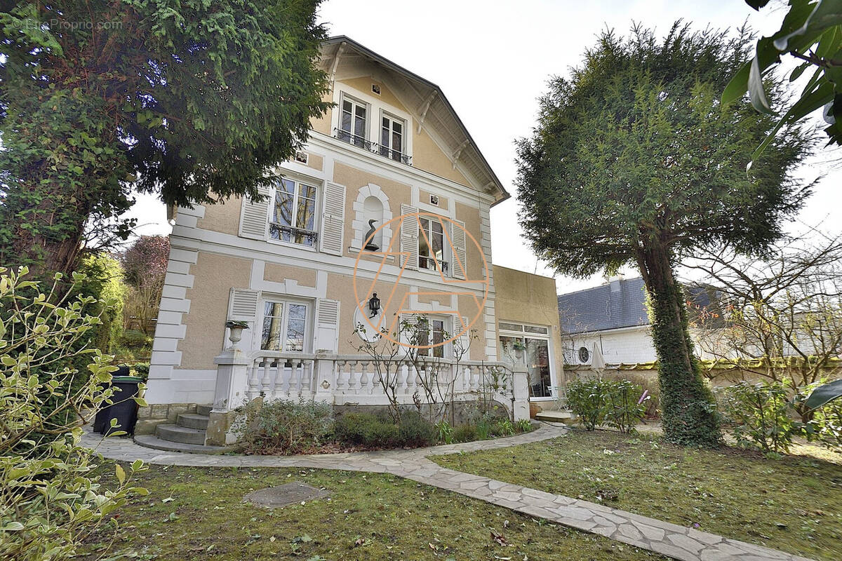 Maison à SAINT-MAUR-DES-FOSSES