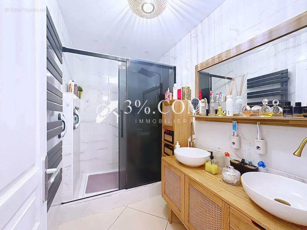 Maison de plain-pied avec piscine, jardin et vue dégagée sur - photo 28