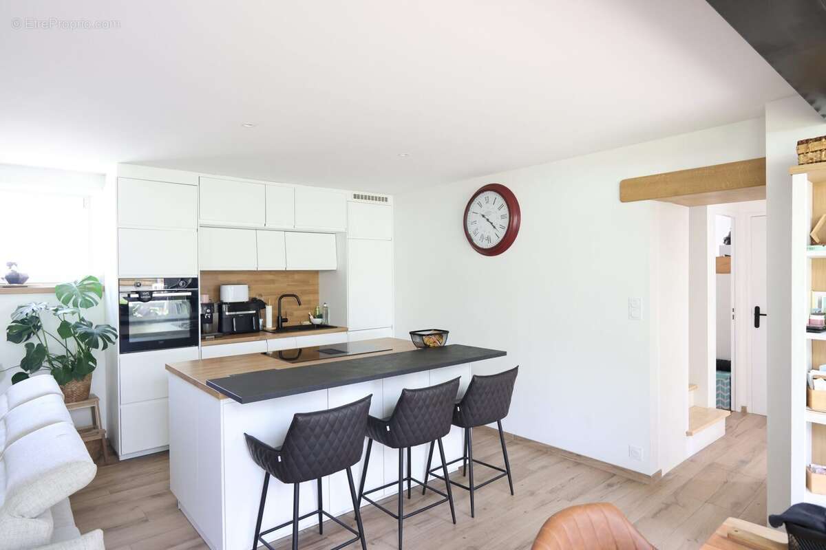 Maison 100 m² à Saint-Pol-De-Leon  - photo 6