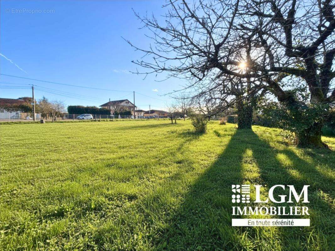 Terrain à MONTBETON