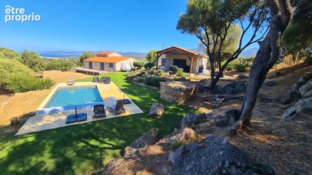 Propriano, Superbe propriété de 2 villas, piscine, vue mer, terrain de 3793 m2, vue panoramique - photo 2