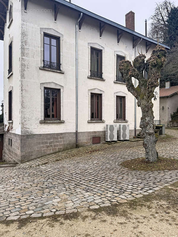 Maison à SAINT-BONNET-LE-CHATEAU