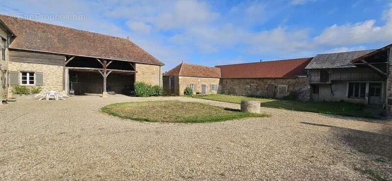 Maison à VIC-DE-CHASSENAY