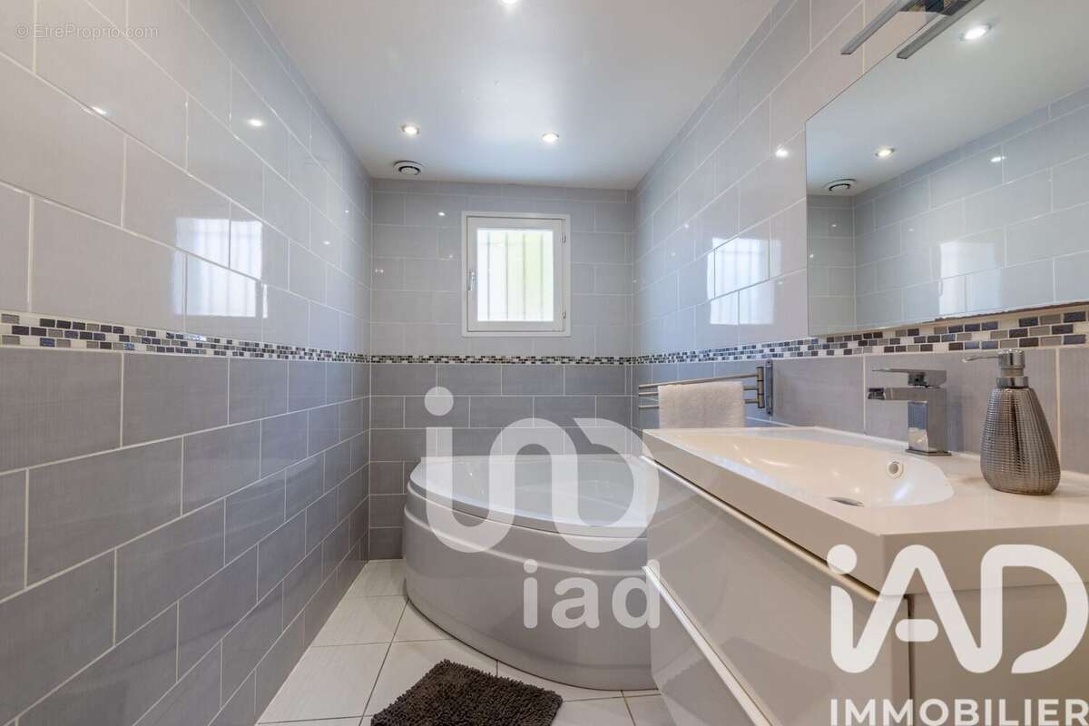 Photo 8 - Maison à LES MUREAUX