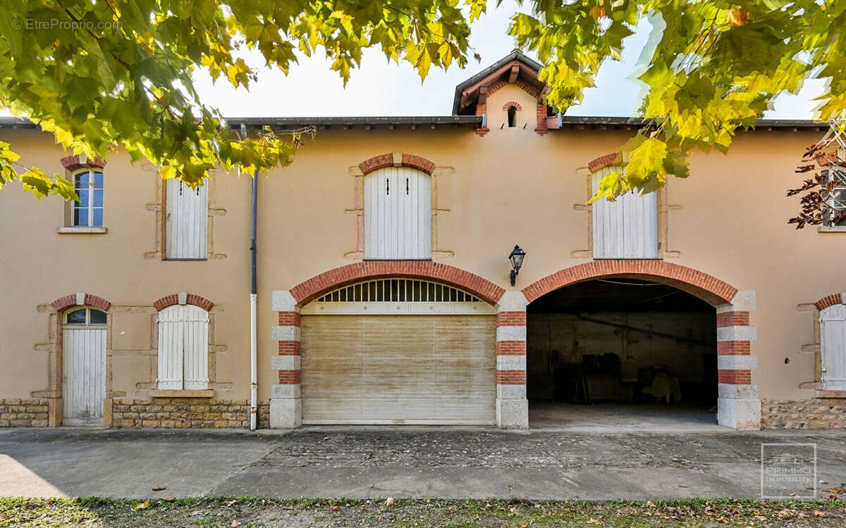 Maison à COLLONGES-AU-MONT-D'OR
