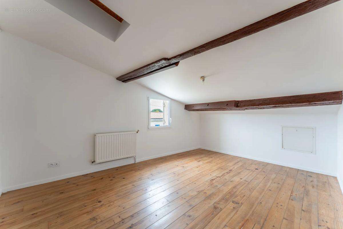 Maison à AMBARES-ET-LAGRAVE