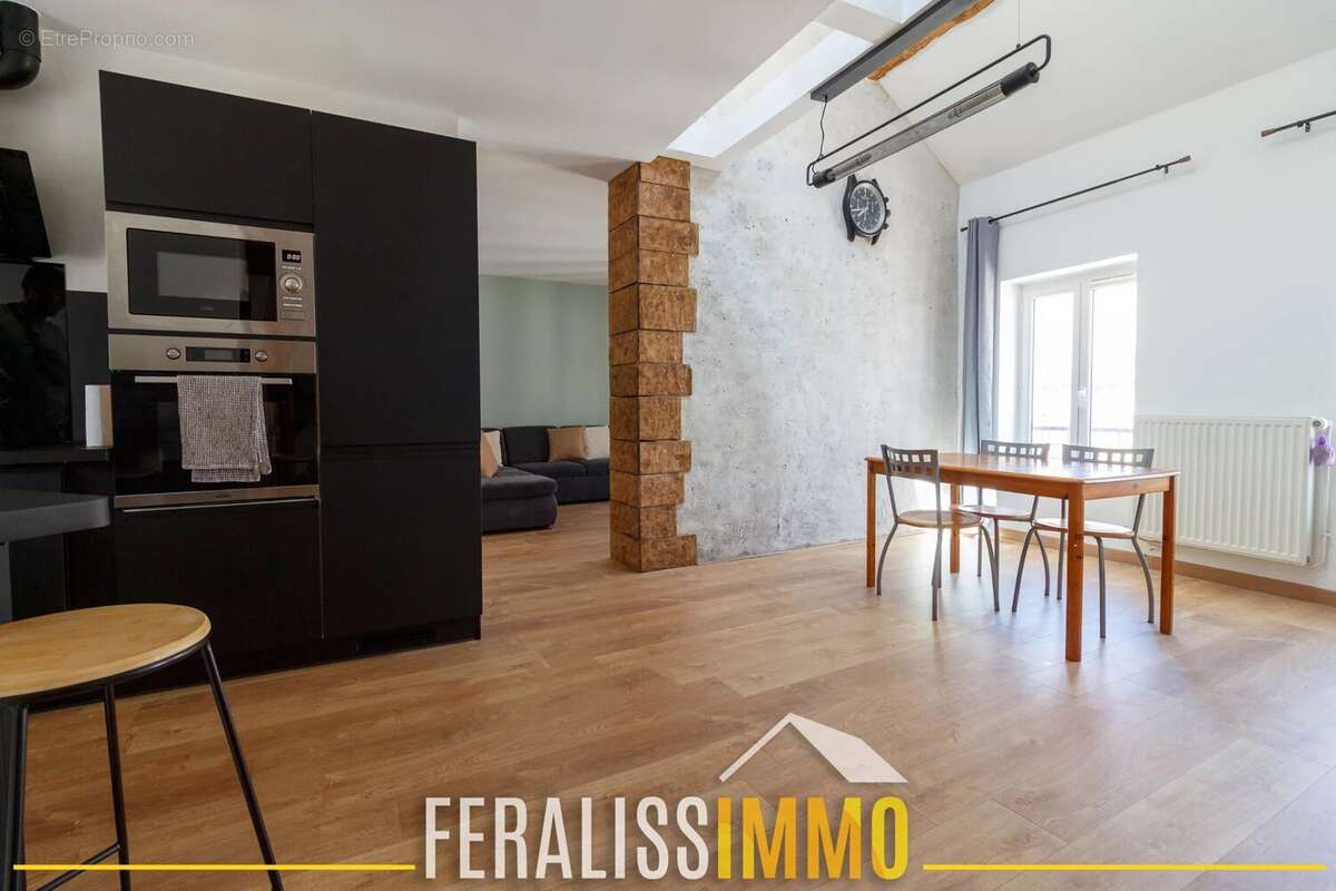 Duplex rénové avec charme en plein coeur de ville ! - photo 2