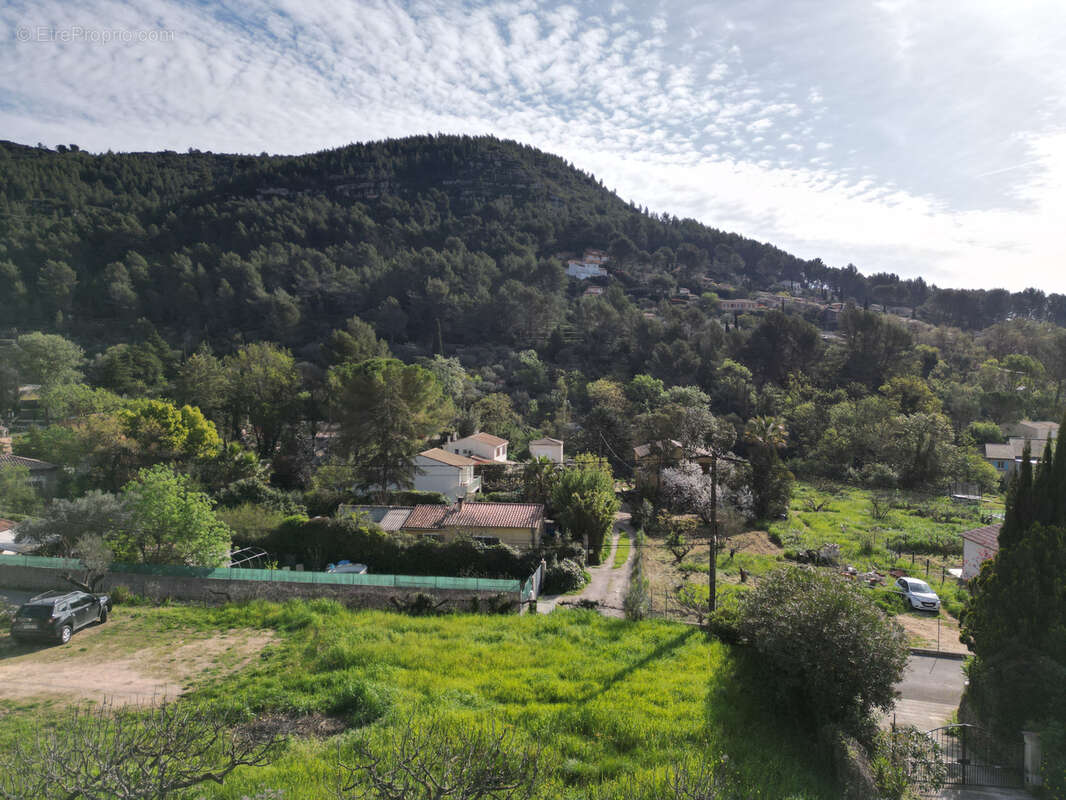 Terrain à SOLLIES-TOUCAS