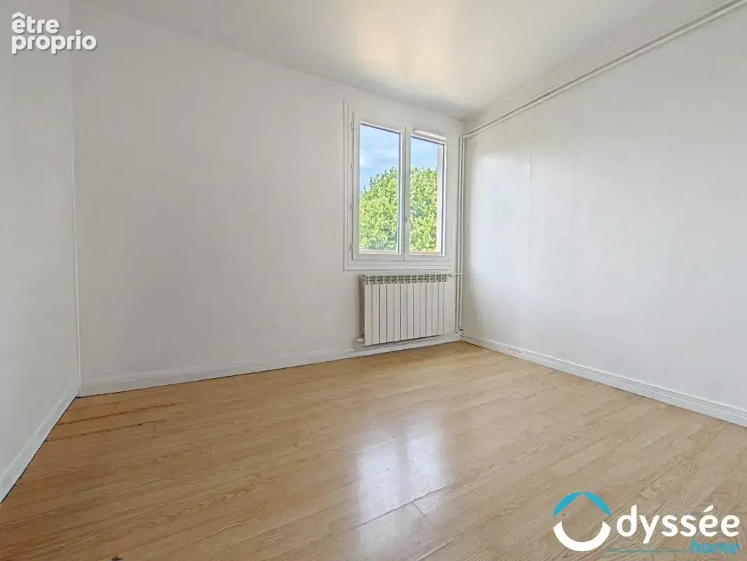 À vendre - Appartement T4 traversant de 73,97 m² avec cave e - photo 5