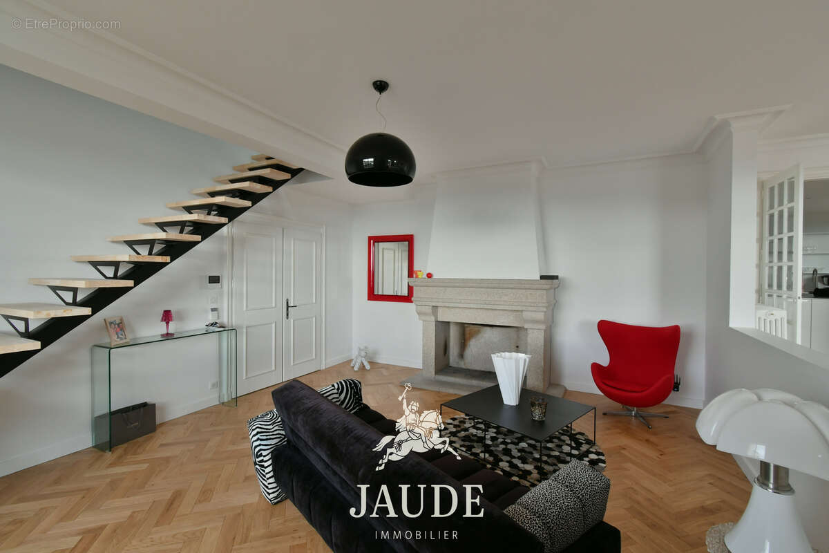 Duplex de 137m2 Carrez (200m2 au sol) avec TERRASSE (61m2) Vue PANORAMIQUE + Garage + jardin privatif - photo 4