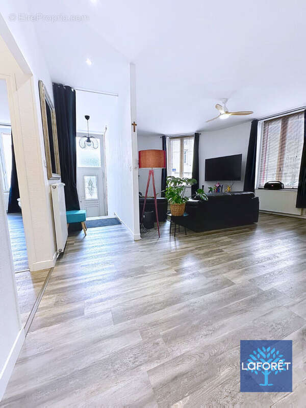NANCY   À DEUX PAS DU PARC SAINTE-MARIE Appartement de  184.64 m²  Terrasse privative  2 places de parking sécurisées - photo 4