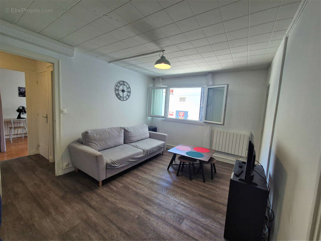 Achat Appartement T3 Grenoble – 3 Pièces de 48m² Traversant Est-Sud avec Séjour Lumineux, Cuisine moderne équipée et meublée & C - photo 4