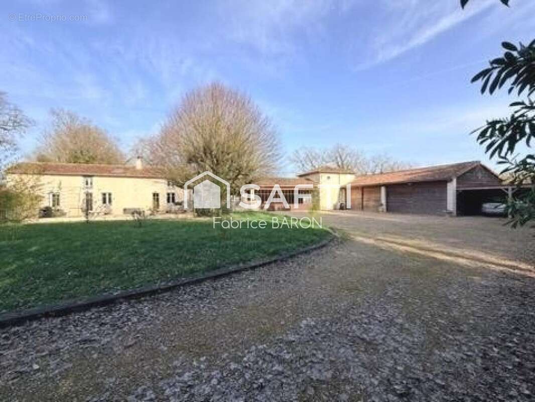 Maison 237 m² à Mignaloux-Beauvoir  - photo 2