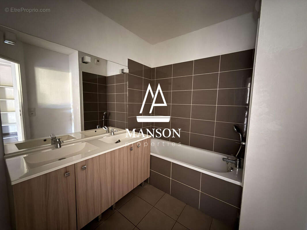 Appartement à PAREMPUYRE