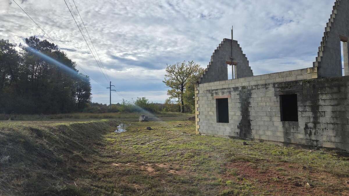 1000021833 - Terrain à SALLES-DE-BELVES