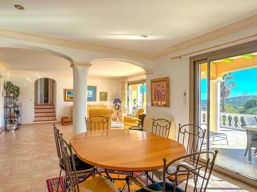 Villa vue mer 177m² 7 pièces avec 4 chambres piscine garage et car port,  aux issambres - photo 10