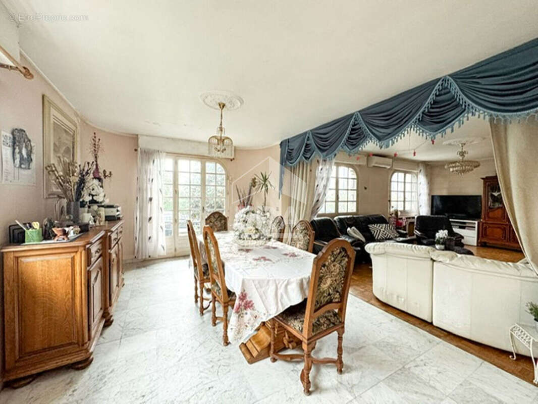 Maison à SARTROUVILLE