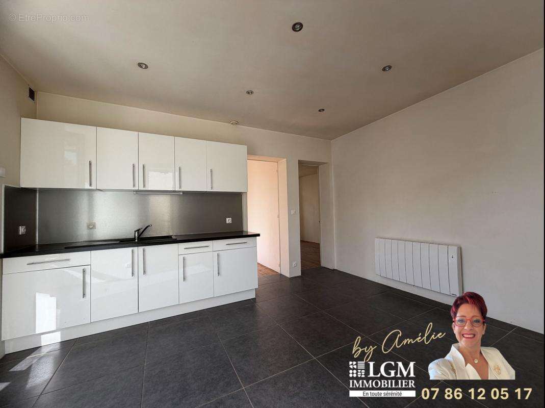 Crézancy – Maison de caractère 3 Chambres avec dépendances sur 784 m² - photo 2