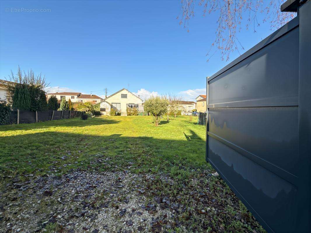 Terrain à COULOUNIEIX-CHAMIERS