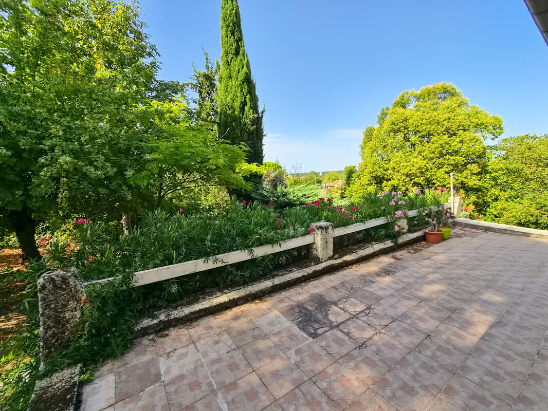 Maison T4 de 105m2 avec garage en sous-sol et jardin - Mauvezin - photo 2