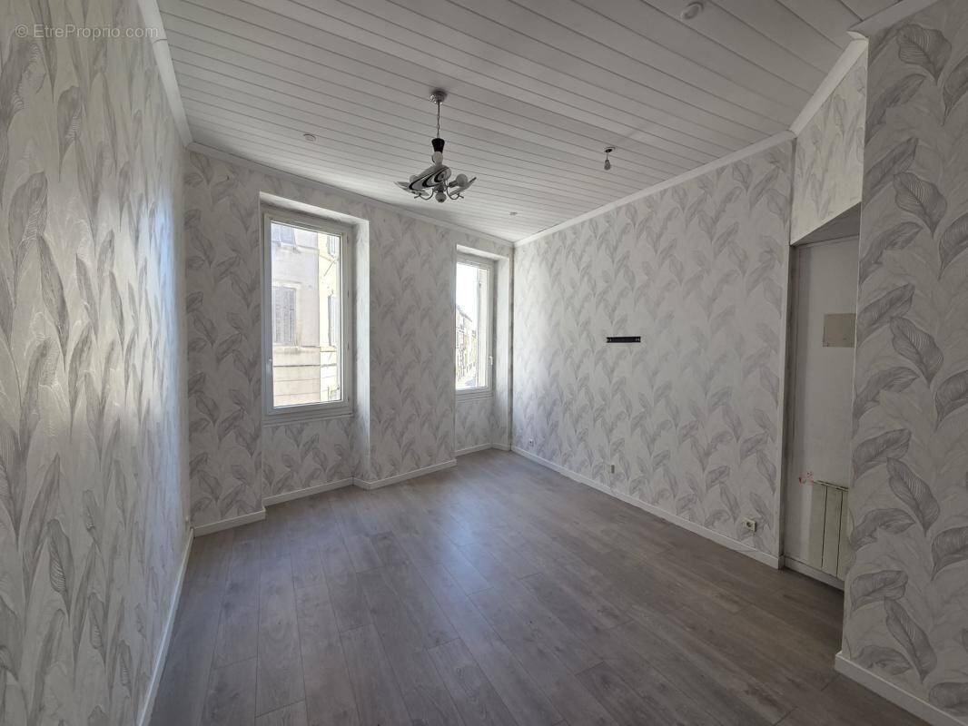 Appartement à MARSEILLE-4E