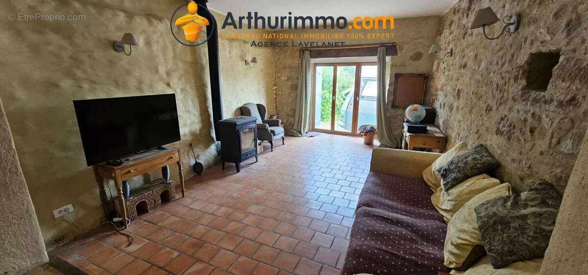 Magnifique maison de trois chambres dans une ancienne grange en pierre, avec jardin et terrasse sur le toit. - photo 3