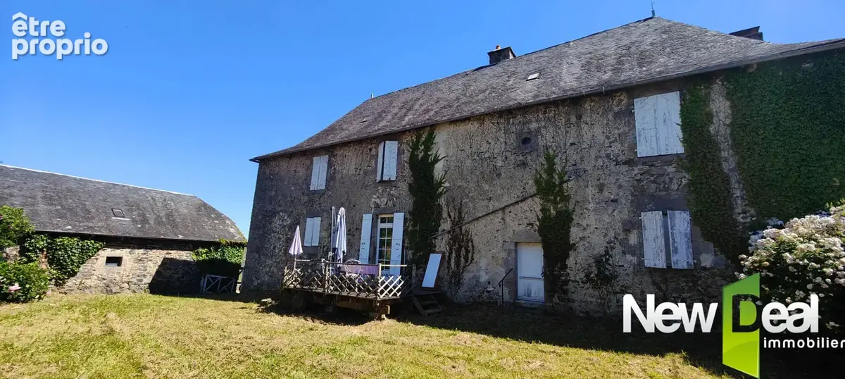 EXCEPTIONNELLE Propriété Historique  - 230 m² + Dépendances - 8,5 ha - photo 2