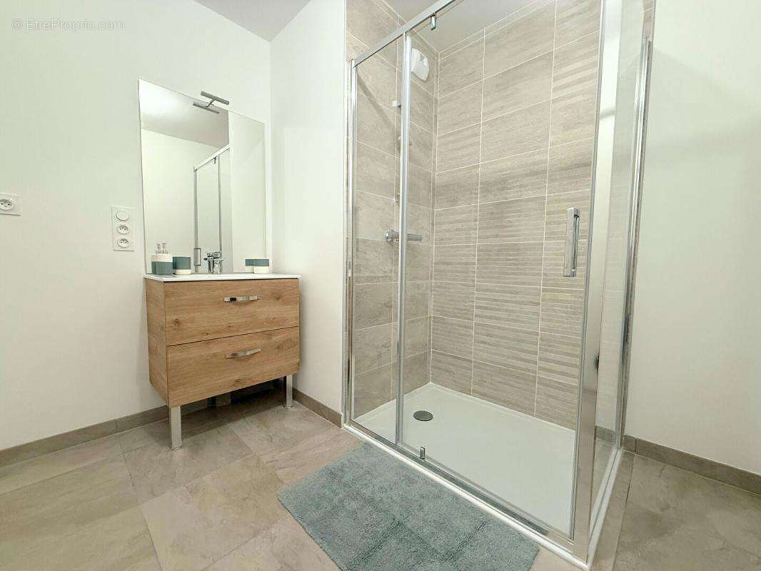 Appartement - Rennes - 3 pièces - 58.8 m2 + Parking + Loggia - Quartier Jeanne d'Arc - photo 5