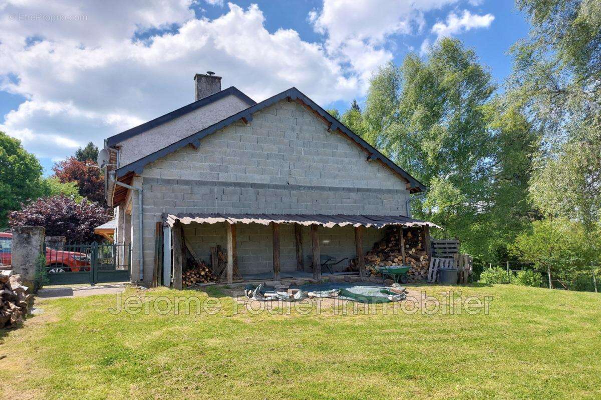 Maison à SAINT-BONNET-PRES-BORT