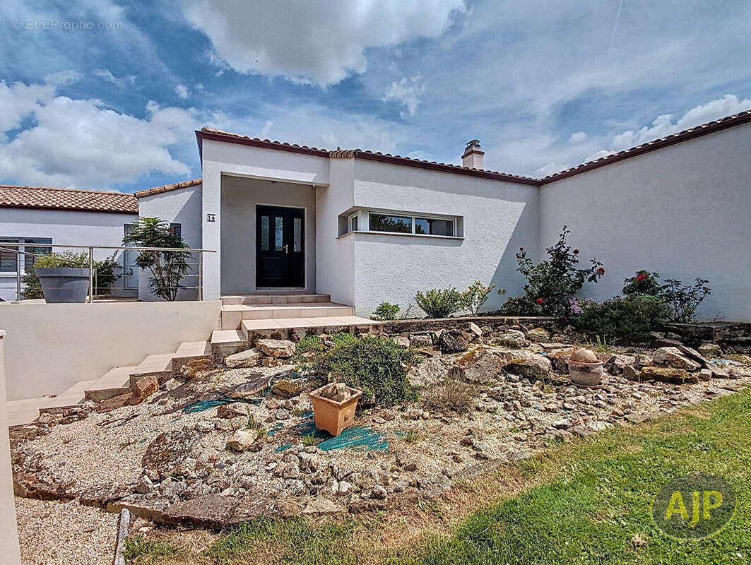 Maison à VIEILLEVIGNE