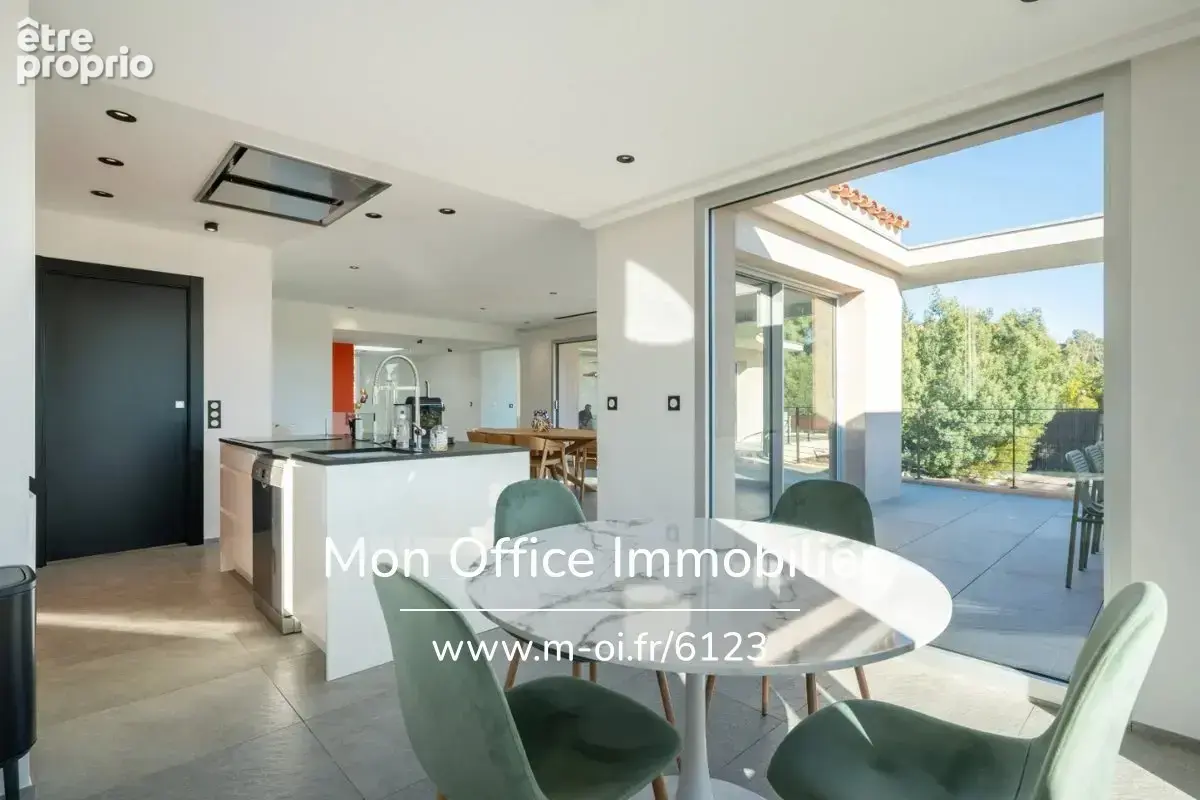 Référence : 6123-NGU. - Maison 6 pièces - 240m2 - 4 chambres - Vue MER - Piscine - Garage - photo 10