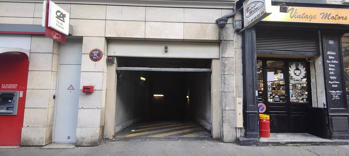 Parking à PARIS-11E