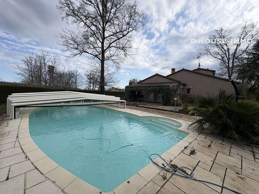 Maison 230 m² à Saint-Estephe  - photo 8