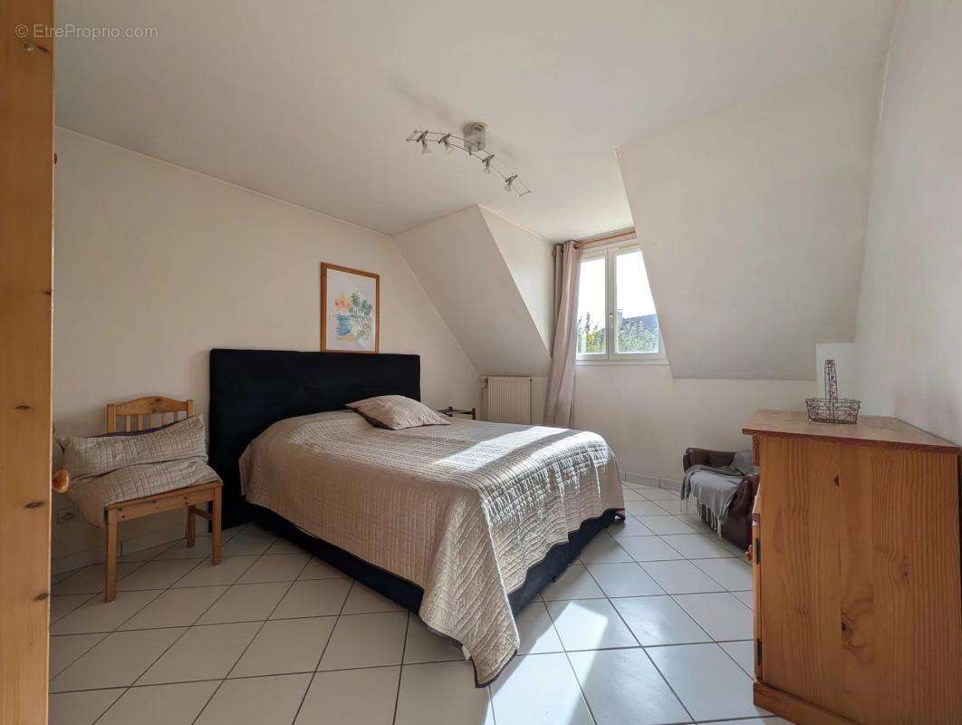 Maison à LES CLAYES-SOUS-BOIS